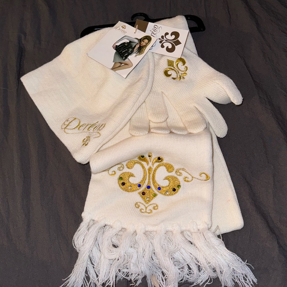 House of Deréon By Beyoncé scarf , mittens & beanie